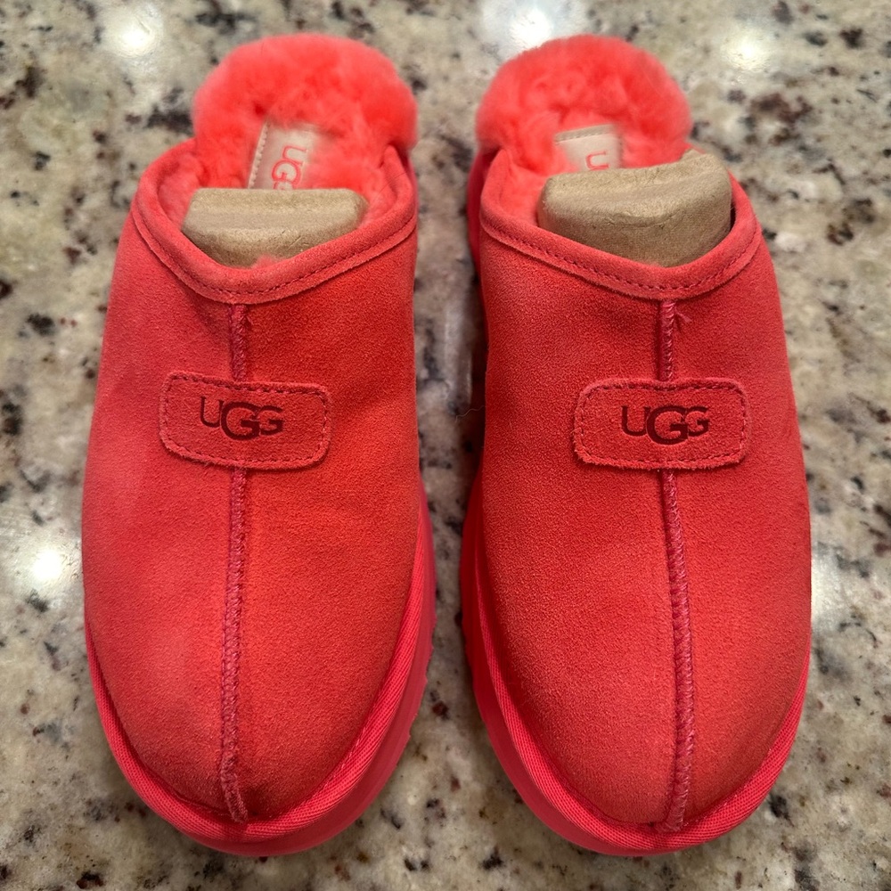 NEVER WORN UGG Discoquette Hot Pink Platform Slippers Women’s US 8 WITH BOX